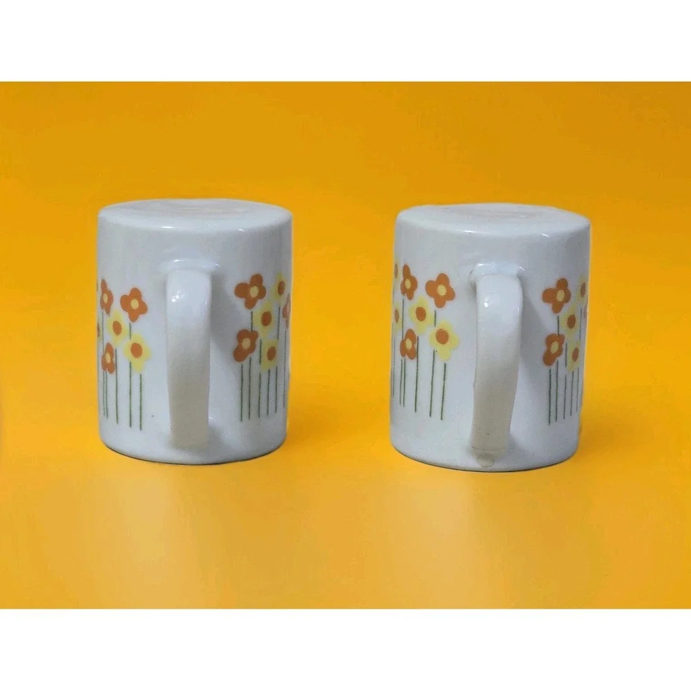 Vintage Salt & Pepper Shakers Japan Takahashi Orange Yellow Flower Daisy MCM ECU